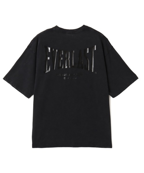 EVERLAST(スポーツ・ライフスタイル)（エバーラスト）の「atmos x EVERLAST Vintage Finish T-shirt / アトモス x エバーラスト ヴィンテージ フィニッシュ Tシャツ【SP】（Tシャツ/カットソー・メンズ・ブラック・XL/L/M）」の2枚目の写真