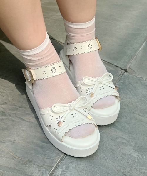 F i.n.t(フィント)の「レース風カットワーク厚底サンダル/ fint フィント(サンダル・レディース・オフホワイト/ブラック・S/M/L)」の1枚目の写真