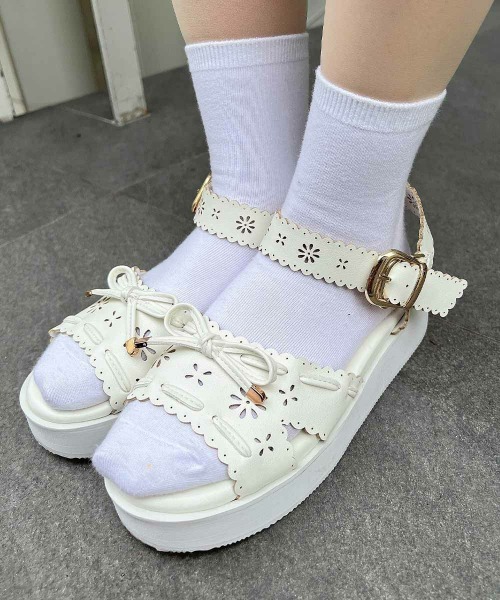 F i.n.t(フィント)の「レース風カットワーク厚底サンダル/ fint フィント(サンダル・レディース・オフホワイト/ブラック・S/M/L)」の4枚目の写真