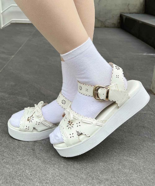 F i.n.t(フィント)の「レース風カットワーク厚底サンダル/ fint フィント(サンダル・レディース・オフホワイト/ブラック・S/M/L)」の5枚目の写真