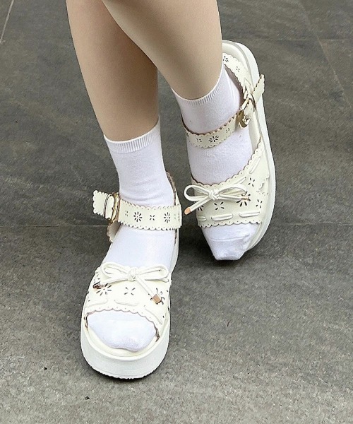 F i.n.t(フィント)の「レース風カットワーク厚底サンダル/ fint フィント(サンダル・レディース・オフホワイト/ブラック・S/M/L)」の6枚目の写真