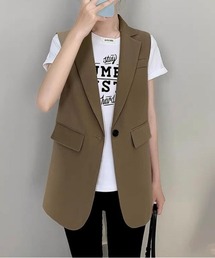 シンプルでエレガントなスリーブレスブレザー