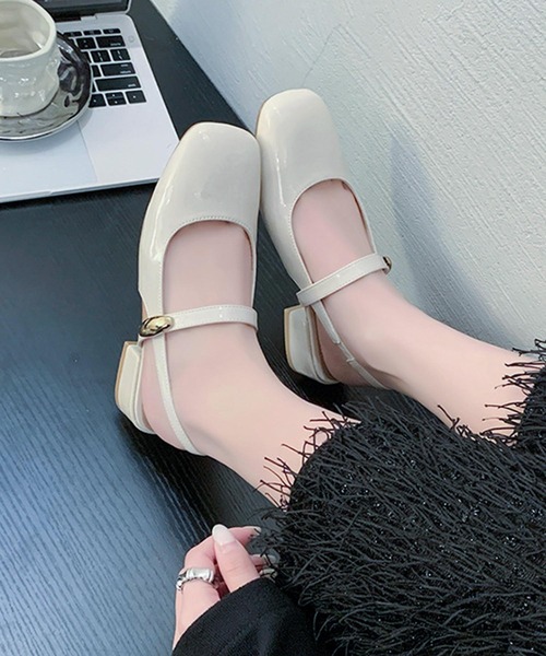 aimoha(アイモハ)の「ストラップパンプス (SS)(パンプス・レディース・ブラック/ホワイト・24.5cm/23.0cm/24.0cm/25.0cm/23.5cm)」の7枚目の写真
