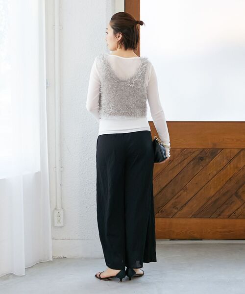 le.coeur blanc（ルクールブラン）の「シャギーUネックベスト（ベスト・レディース・ブラック/グレイッシュベージュ・38）」の5枚目の写真