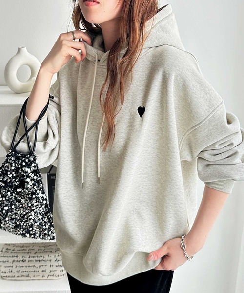 GeeRA（ジーラ）の「ゆるっとあったか裏起毛！ハートワンポイント刺繍裏起毛オーバーサイズスウェットパーカー（パーカー・レディース・オートミール/モカ/杢グレー/ブラック・MEDIUM/LARGE/X-LARGE）」の19枚目の写真