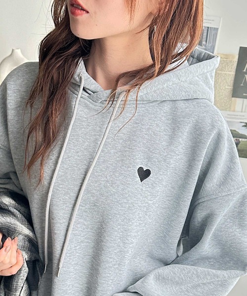 GeeRA（ジーラ）の「ゆるっとあったか裏起毛！ハートワンポイント刺繍裏起毛オーバーサイズスウェットパーカー（パーカー・レディース・オートミール/モカ/杢グレー/ブラック・MEDIUM/LARGE/X-LARGE）」の10枚目の写真