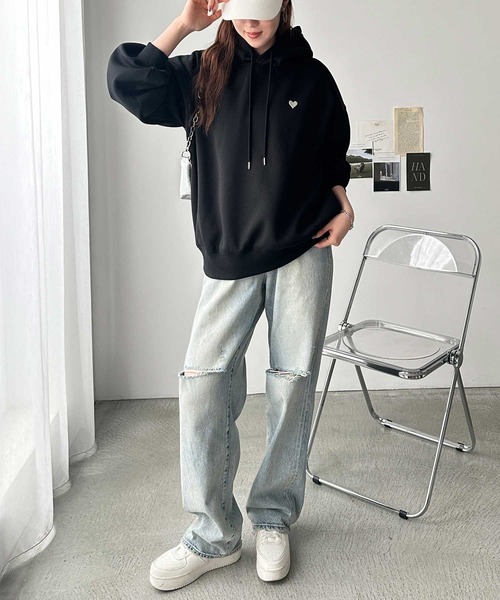 GeeRA（ジーラ）の「ゆるっとあったか裏起毛！ハートワンポイント刺繍裏起毛オーバーサイズスウェットパーカー（パーカー・レディース・オートミール/モカ/杢グレー/ブラック・MEDIUM/LARGE/X-LARGE）」の6枚目の写真