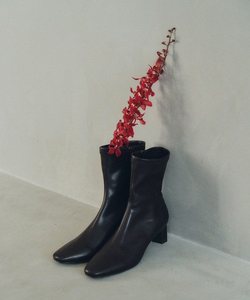 YECCA VECCA(イェッカヴェッカ)の「ストレッチミドルブーツ(ブーツ・レディース・ブラウン/ブラック・23.5cm/22.5cm/24.5cm)」の1枚目の写真