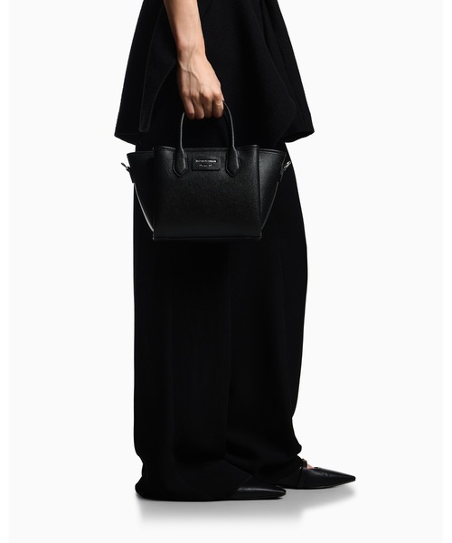 EMPORIO ARMANI(エンポリオアルマーニ)の「【エンポリオ アルマーニ】ショッパー パルメラート仕上げ スモール(ショルダーバッグ・レディース・レッド/ブラック/ベージュ/ホワイト/モカ・FREE)」の11枚目の写真