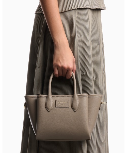 EMPORIO ARMANI(エンポリオアルマーニ)の「【エンポリオ アルマーニ】ショッパー パルメラート仕上げ スモール(ショルダーバッグ・レディース・レッド/ブラック/ベージュ/ホワイト/モカ・FREE)」の17枚目の写真