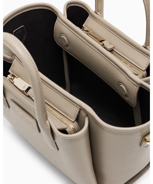 EMPORIO ARMANI(エンポリオアルマーニ)の「【エンポリオ アルマーニ】ショッパー パルメラート仕上げ スモール(ショルダーバッグ・レディース・レッド/ブラック/ベージュ/ホワイト/モカ・FREE)」の15枚目の写真