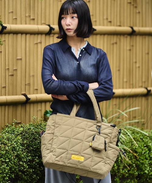 KiU(キウ)の「スクエアパデッドマルチパーパストートバッグ(14.5L)(トートバッグ・レディース・ブラック/カーキ/アイボリー/ブルー・FREE)」の15枚目の写真