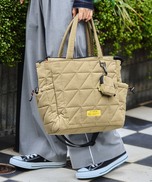 KiU(キウ)の「スクエアパデッドマルチパーパストートバッグ(14.5L)(トートバッグ・レディース・ブラック/カーキ/アイボリー/ブルー・FREE)」の16枚目の写真