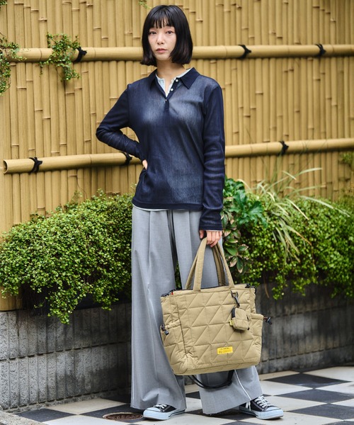 KiU(キウ)の「スクエアパデッドマルチパーパストートバッグ(14.5L)(トートバッグ・レディース・ブラック/カーキ/アイボリー/ブルー・FREE)」の17枚目の写真