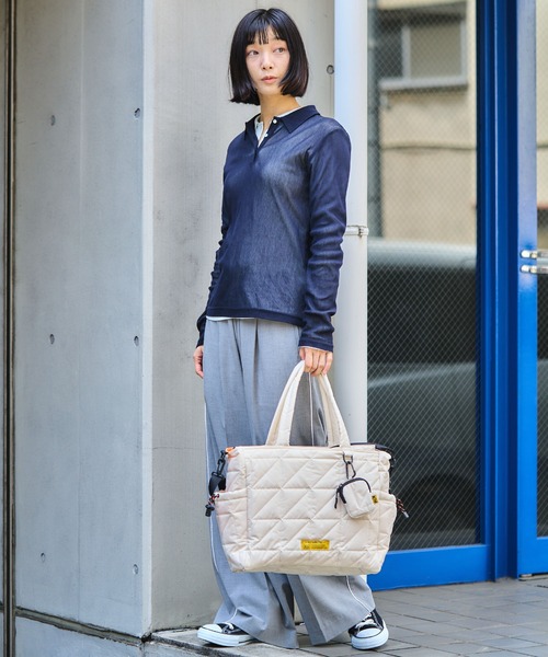 KiU(キウ)の「スクエアパデッドマルチパーパストートバッグ(14.5L)(トートバッグ・レディース・ブラック/カーキ/アイボリー/ブルー・FREE)」の10枚目の写真