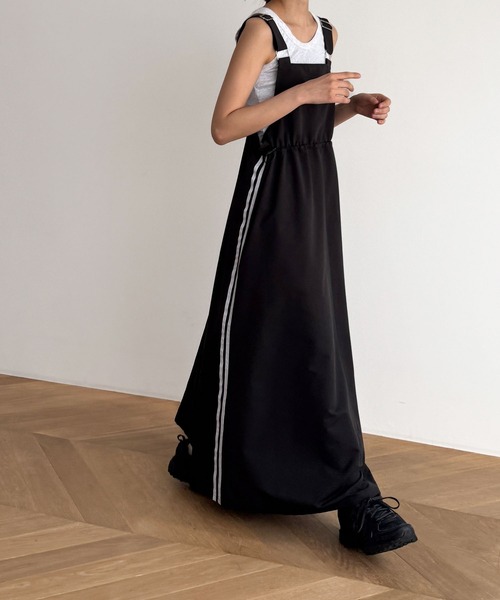 CANAL JEAN(キャナルジーン)の「サイドラインジャンパ―スカート(ジャンパースカート・レディース・ブラック/チャコール・マルチサイズ)」の3枚目の写真