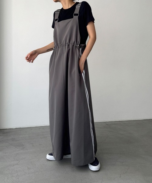 CANAL JEAN(キャナルジーン)の「サイドラインジャンパ―スカート(ジャンパースカート・レディース・ブラック/チャコール・マルチサイズ)」の7枚目の写真