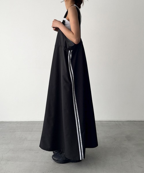 CANAL JEAN(キャナルジーン)の「サイドラインジャンパ―スカート(ジャンパースカート・レディース・ブラック/チャコール・マルチサイズ)」の10枚目の写真