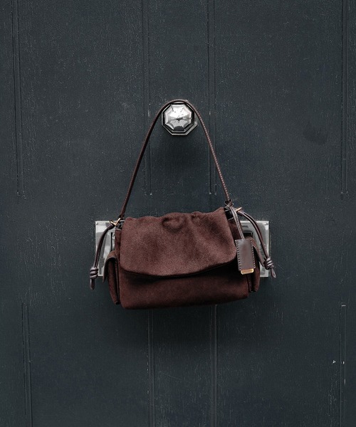 Khai カイ スエードルーシュドフラップサイドポケットトップハンドル