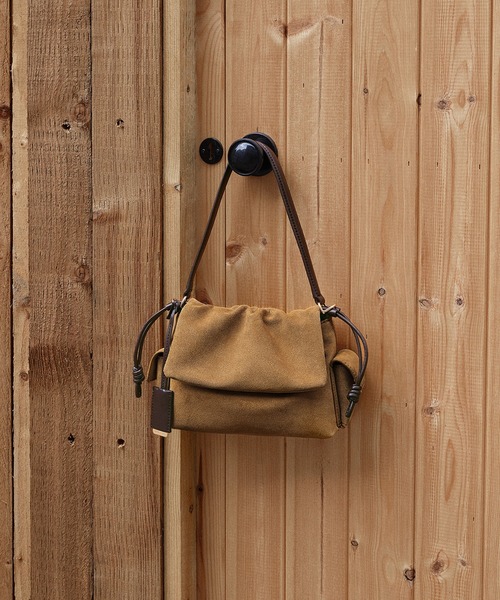 Khai カイ スエードルーシュドフラップサイドポケットトップ