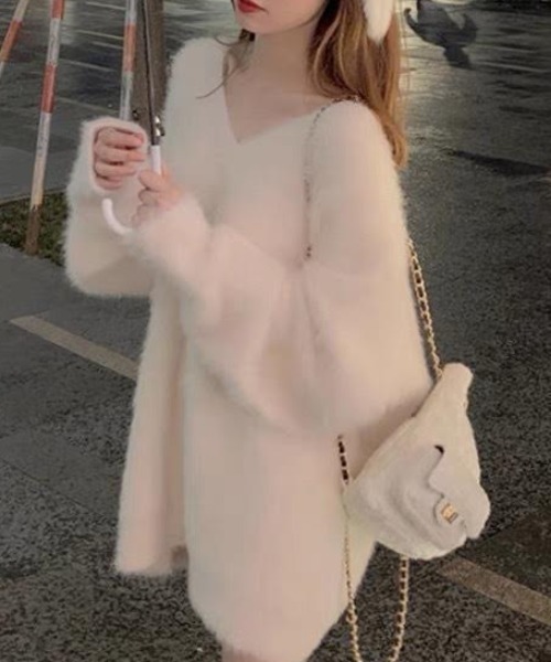 cammie(キャミー)の「Vネックシャギールーズニット(ニット/セーター・レディース・ベージュ/ブラック/アイボリー・FREE)」の10枚目の写真