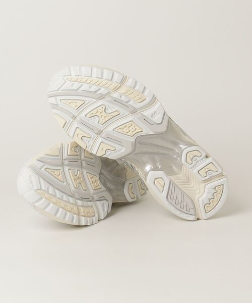 ASICS(アシックス)の「GEL-NIMBUS 10.1 / ゲルニンバス 10.1(スニーカー・メンズ・ホワイト×シルバー・24/24.5/28/29/23.5/25/23/25.5/27/26/26.5/27.5/28.5)」の13枚目の写真