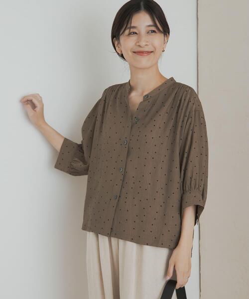 URBAN RESEARCH DOORS(アーバンリサーチドアーズ)の「楊柳ドット5分袖ブラウス(シャツ/ブラウス・レディース・カーキ/ブラック・MEDIUM)」の1枚目の写真