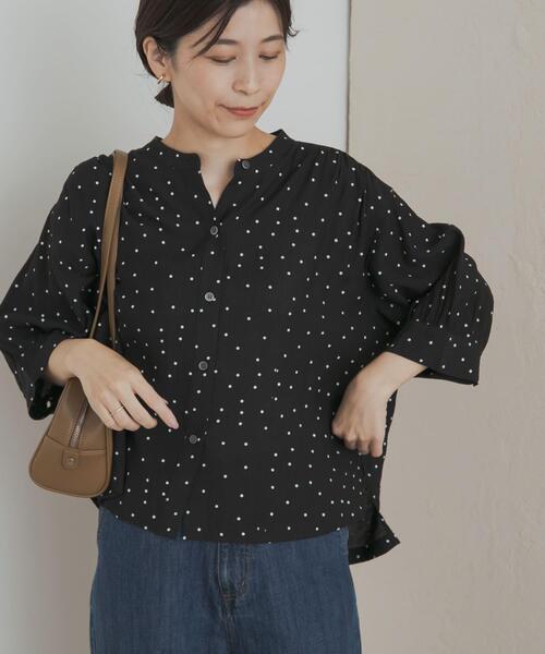 URBAN RESEARCH DOORS(アーバンリサーチドアーズ)の「楊柳ドット5分袖ブラウス(シャツ/ブラウス・レディース・カーキ/ブラック・MEDIUM)」の2枚目の写真