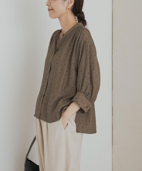 URBAN RESEARCH DOORS(アーバンリサーチドアーズ)の「楊柳ドット5分袖ブラウス(シャツ/ブラウス・レディース・カーキ/ブラック・MEDIUM)」の4枚目の写真