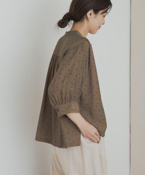 URBAN RESEARCH DOORS(アーバンリサーチドアーズ)の「楊柳ドット5分袖ブラウス(シャツ/ブラウス・レディース・カーキ/ブラック・MEDIUM)」の6枚目の写真
