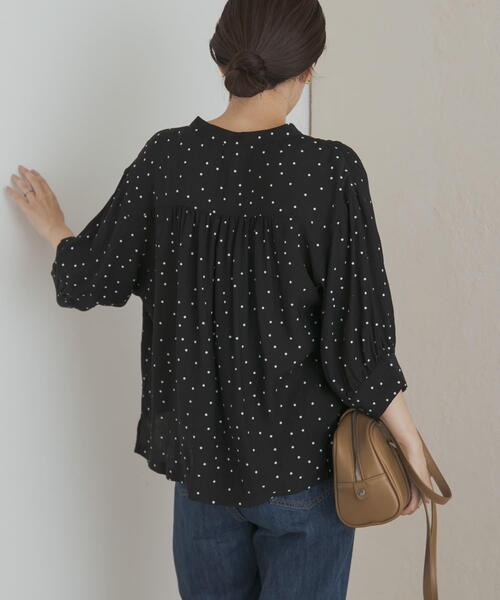 URBAN RESEARCH DOORS(アーバンリサーチドアーズ)の「楊柳ドット5分袖ブラウス(シャツ/ブラウス・レディース・カーキ/ブラック・MEDIUM)」の21枚目の写真