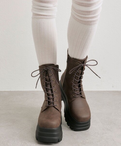 OLIVE des OLIVE（オリーブデオリーブ）の「レースアップ厚底ショートブーツ（ブーツ・レディース・ブラック/ブラウン・MEDIUM/SMALL/LARGE）」の6枚目の写真