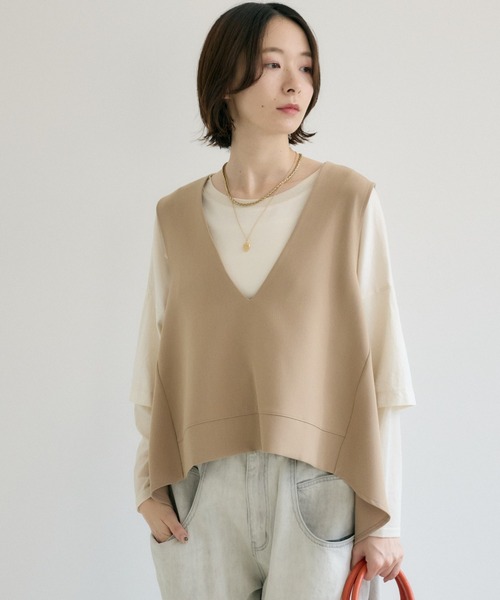 Paradise Picnic(パラダイスピクニック)の「TRANOI. バックスリットキーネックジレ(ベスト・レディース・ブラック/チャコールグレー/ベージュ/アイボリー・FREE)」の4枚目の写真