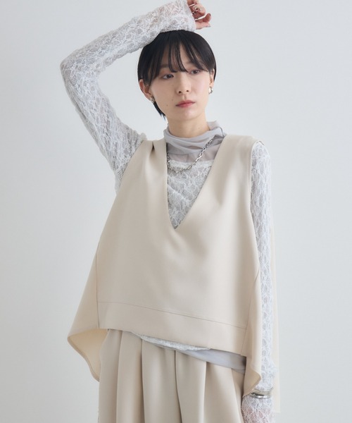 Paradise Picnic(パラダイスピクニック)の「TRANOI. バックスリットキーネックジレ(ベスト・レディース・ブラック/チャコールグレー/ベージュ/アイボリー・FREE)」の1枚目の写真