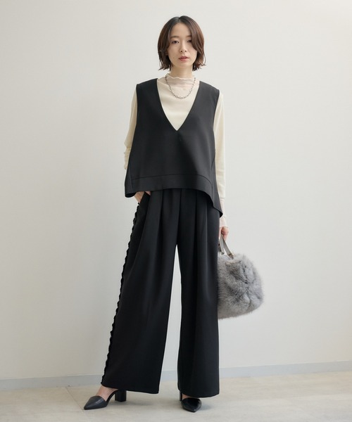 Paradise Picnic(パラダイスピクニック)の「TRANOI. バックスリットキーネックジレ(ベスト・レディース・ブラック/チャコールグレー/ベージュ/アイボリー・FREE)」の5枚目の写真