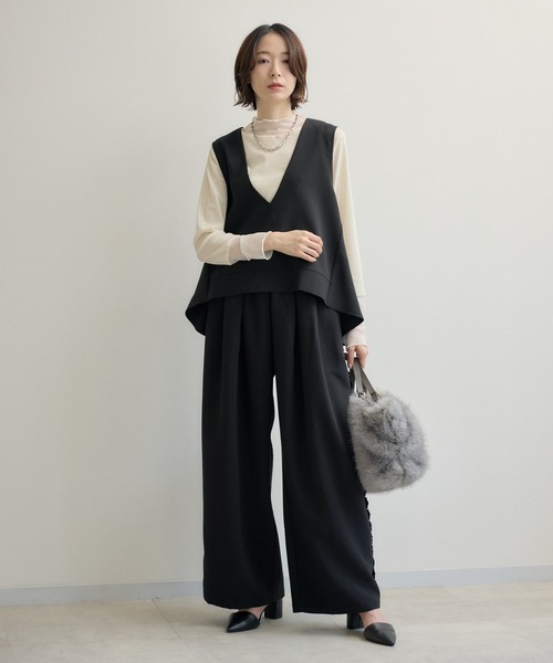 Paradise Picnic(パラダイスピクニック)の「TRANOI. バックスリットキーネックジレ(ベスト・レディース・ブラック/チャコールグレー/ベージュ/アイボリー・FREE)」の6枚目の写真