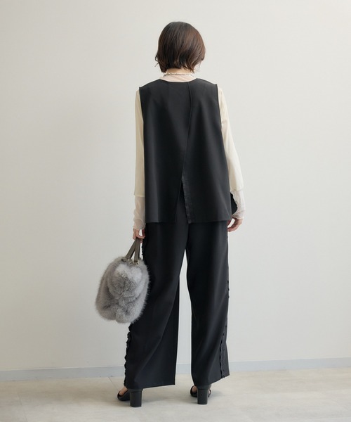 Paradise Picnic(パラダイスピクニック)の「TRANOI. バックスリットキーネックジレ(ベスト・レディース・ブラック/チャコールグレー/ベージュ/アイボリー・FREE)」の8枚目の写真