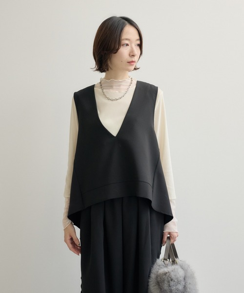 Paradise Picnic(パラダイスピクニック)の「TRANOI. バックスリットキーネックジレ(ベスト・レディース・ブラック/チャコールグレー/ベージュ/アイボリー・FREE)」の9枚目の写真