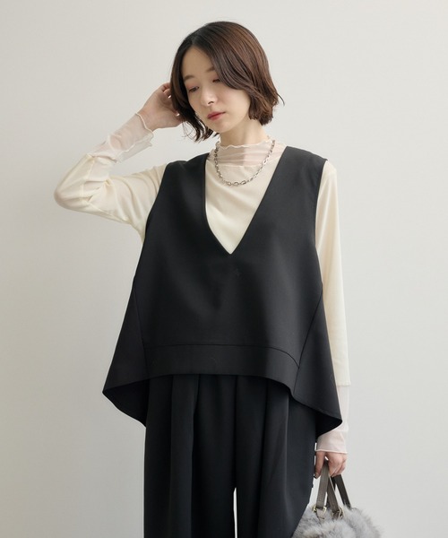 Paradise Picnic(パラダイスピクニック)の「TRANOI. バックスリットキーネックジレ(ベスト・レディース・ブラック/チャコールグレー/ベージュ/アイボリー・FREE)」の11枚目の写真