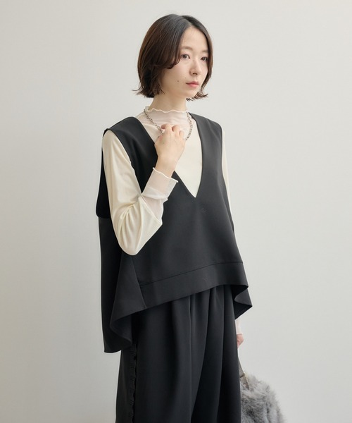 Paradise Picnic(パラダイスピクニック)の「TRANOI. バックスリットキーネックジレ(ベスト・レディース・ブラック/チャコールグレー/ベージュ/アイボリー・FREE)」の12枚目の写真