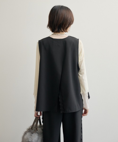 Paradise Picnic(パラダイスピクニック)の「TRANOI. バックスリットキーネックジレ(ベスト・レディース・ブラック/チャコールグレー/ベージュ/アイボリー・FREE)」の13枚目の写真