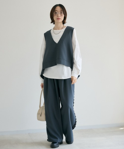 Paradise Picnic(パラダイスピクニック)の「TRANOI. バックスリットキーネックジレ(ベスト・レディース・ブラック/チャコールグレー/ベージュ/アイボリー・FREE)」の15枚目の写真