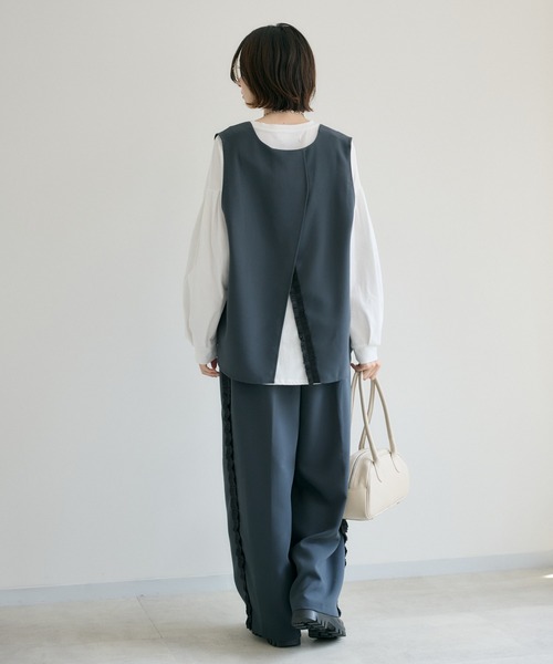 Paradise Picnic(パラダイスピクニック)の「TRANOI. バックスリットキーネックジレ(ベスト・レディース・ブラック/チャコールグレー/ベージュ/アイボリー・FREE)」の17枚目の写真