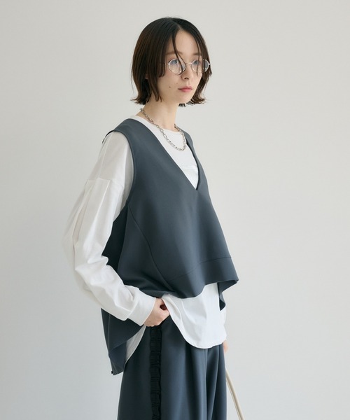 Paradise Picnic(パラダイスピクニック)の「TRANOI. バックスリットキーネックジレ(ベスト・レディース・ブラック/チャコールグレー/ベージュ/アイボリー・FREE)」の21枚目の写真