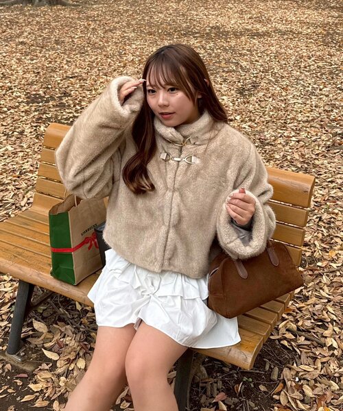 continuer de NICE CLAUP（コンティニューデナイスクラップ）の「ビット付MIXファーショートジャケット（ブルゾン・レディース・ベージュ/アイボリー/ブラウン・FREE）」の3枚目の写真