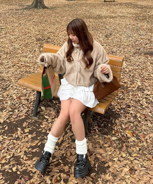 continuer de NICE CLAUP（コンティニューデナイスクラップ）の「ビット付MIXファーショートジャケット（ブルゾン・レディース・ベージュ/アイボリー/ブラウン・FREE）」の12枚目の写真