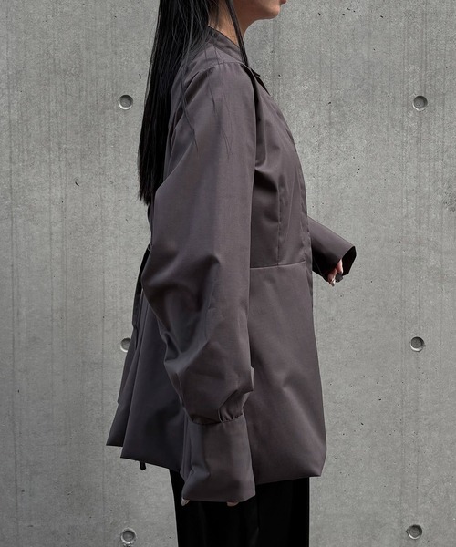 &g'aime(アンジェム)の「【&g'aime】ペプラムバールンブラウス Peplum Balloon Blouse(シャツ/ブラウス・レディース・チャコールグレー/ブラック/モカ・FREE)」の17枚目の写真