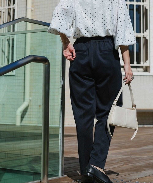 titivate(ティティベイト)の「【26SS新作/2026 CEREMONY COLLECTION/セレモニー/オケージョン/入卒式】ストレッチ美脚テーパードタックパンツ(その他パンツ・レディース・ブラック/ホワイト系その他/ネイビー・M/S/SP/L)」の10枚目の写真