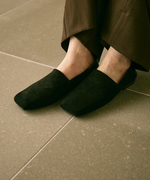 Lutim by u(ルチバイユー)の「Soft suede square flat shoes / ソフトスエードスクエアフラットシューズ(パンプス・レディース・ブラック/キャメル・24.5/23.5)」の11枚目の写真