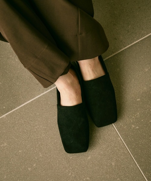 Lutim by u(ルチバイユー)の「Soft suede square flat shoes / ソフトスエードスクエアフラットシューズ(パンプス・レディース・ブラック/キャメル・24.5/23.5)」の12枚目の写真